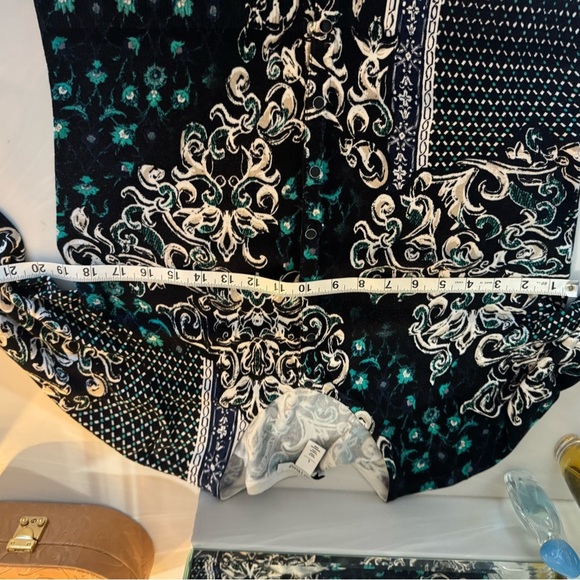 White House Black Market Black and Teal sweater Size L - Picture 6 of 10